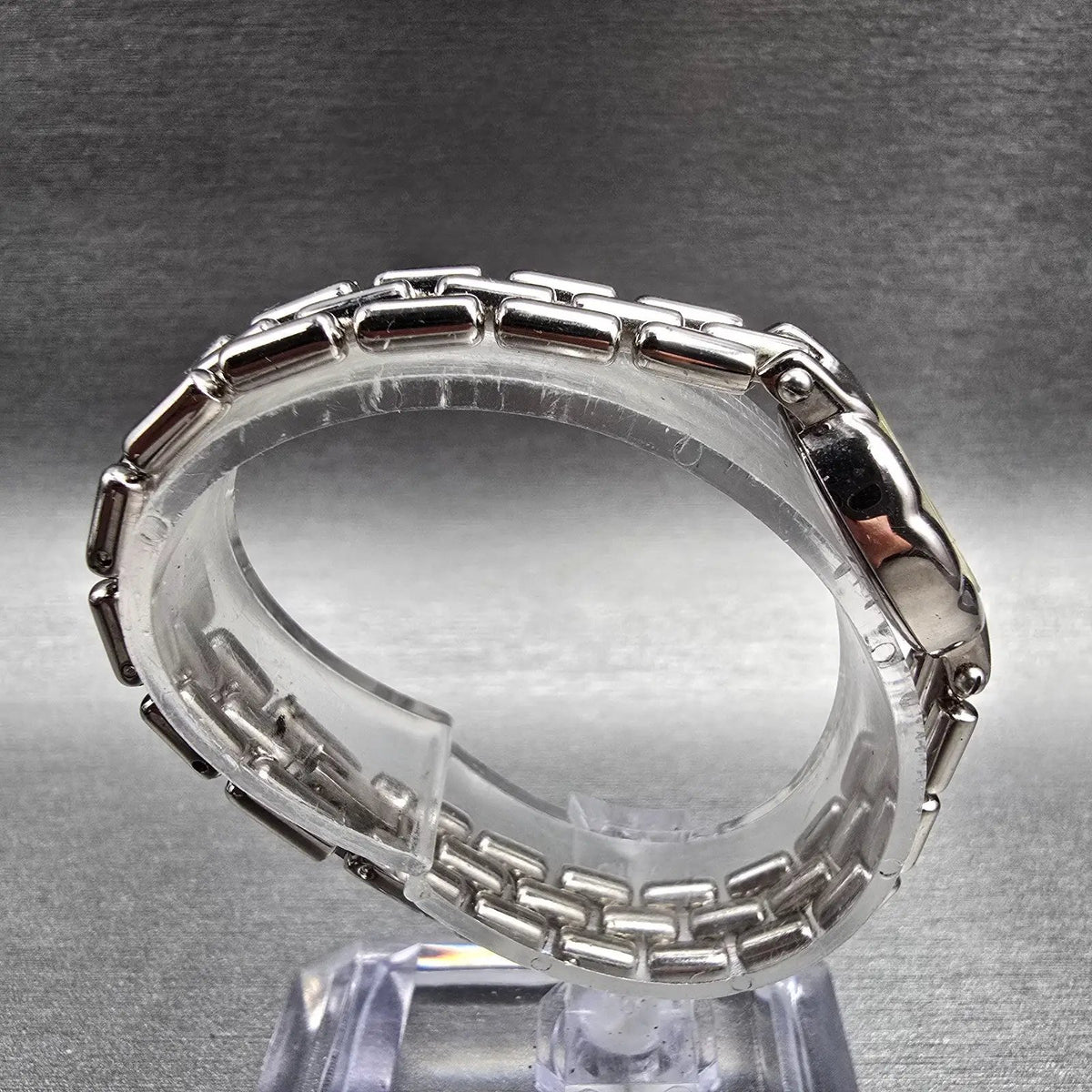 Bulova Watch Women 16mm Silver Dial Silver Tone Oval 91L14 New Battery8