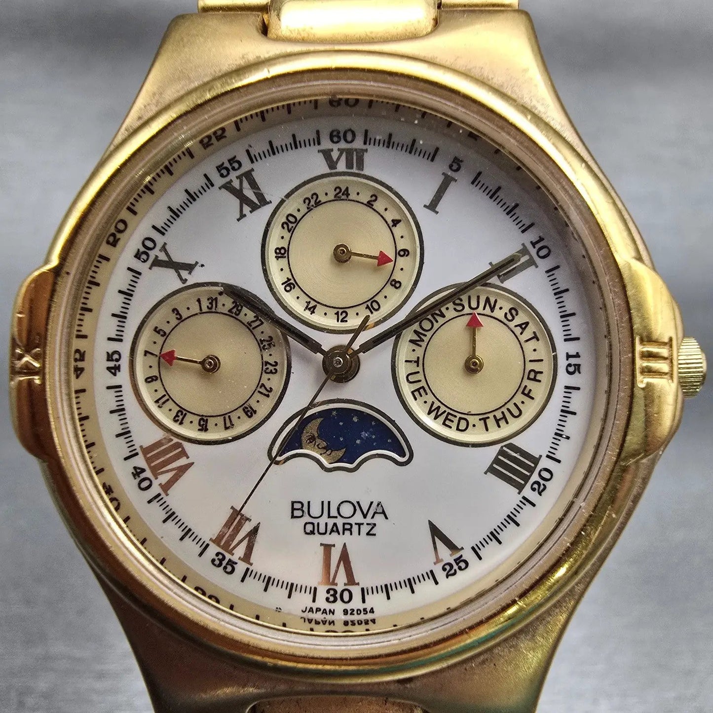 Bulova Moon Phase Watch Men 35mm White Dial Gold Tone Daydate 92D54 New Battery1