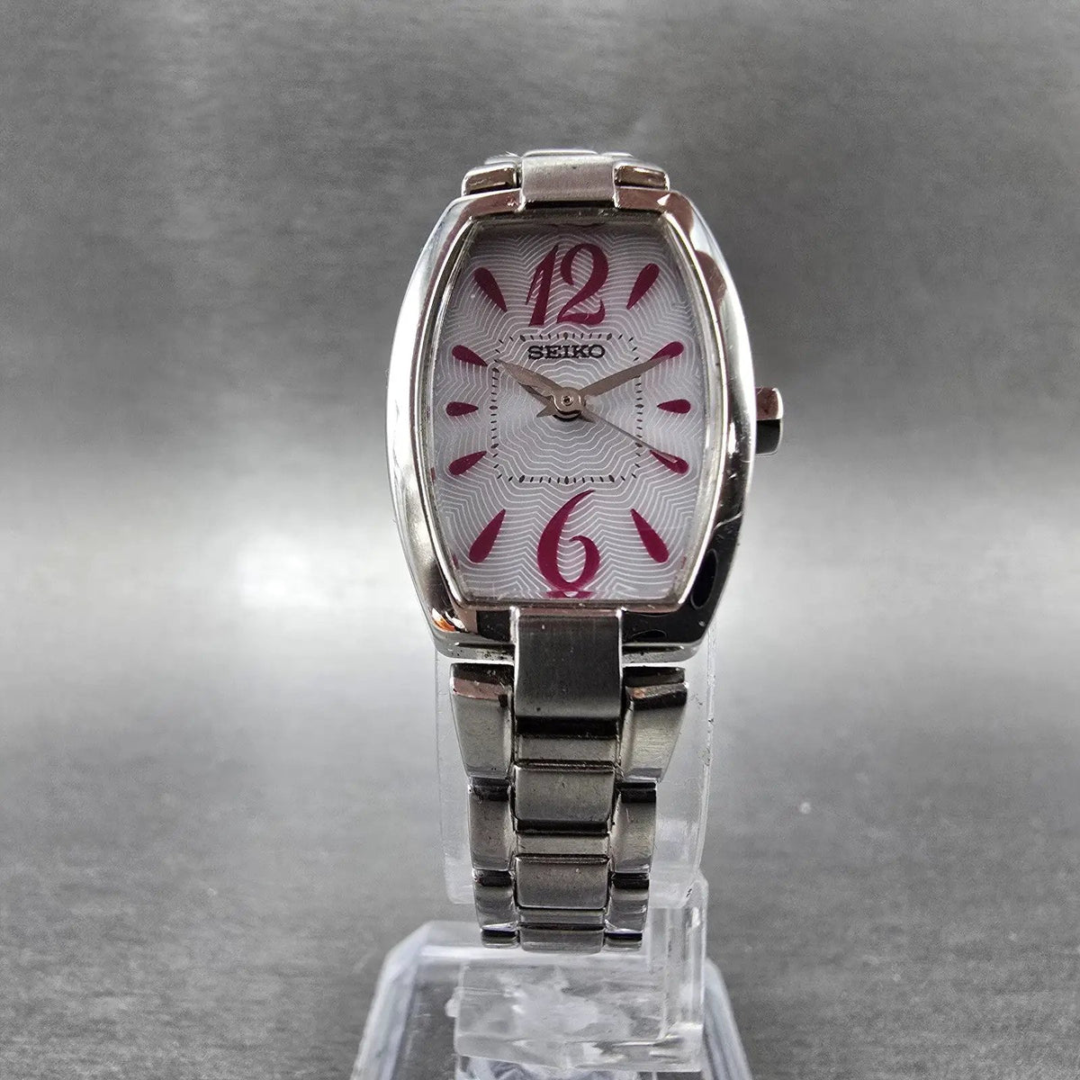 Seiko Solar Tank Watch Women 18mm White Dial Silver Rectangle Lukia Runs V1116