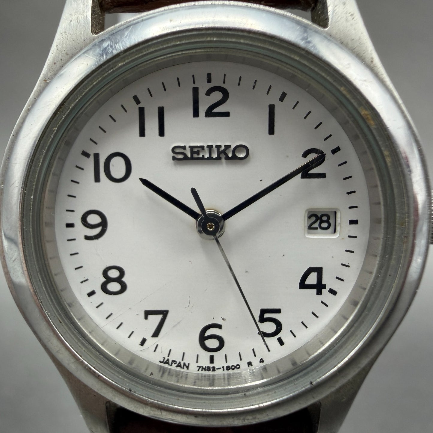 Seiko Watch Women 26mm White Dial Silver Tone Date Round 7N82-0820 New Battery1