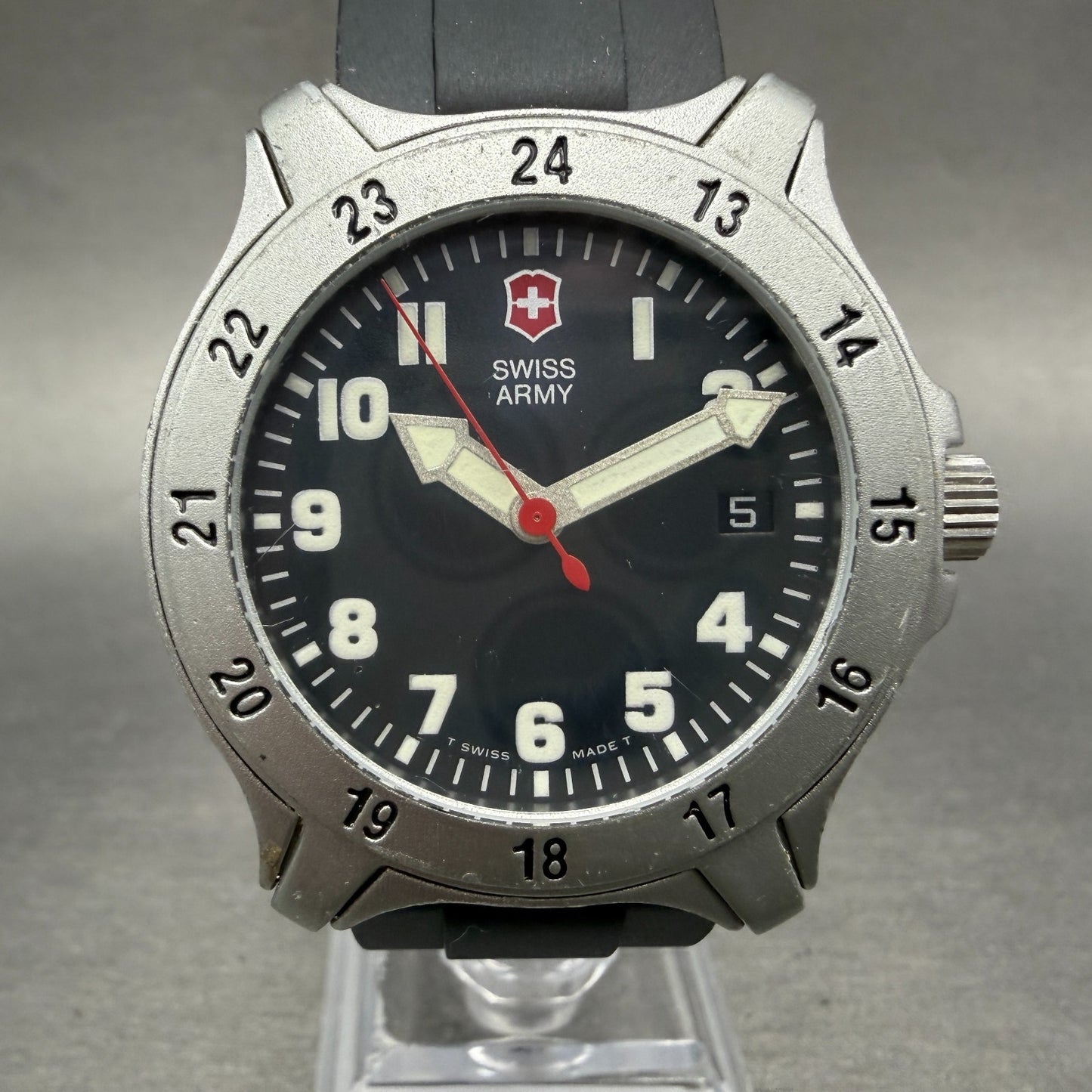 Swiss Army Watch Men 39mm Black Dial Silver Tone Round MK-5057 New Battery VTG0