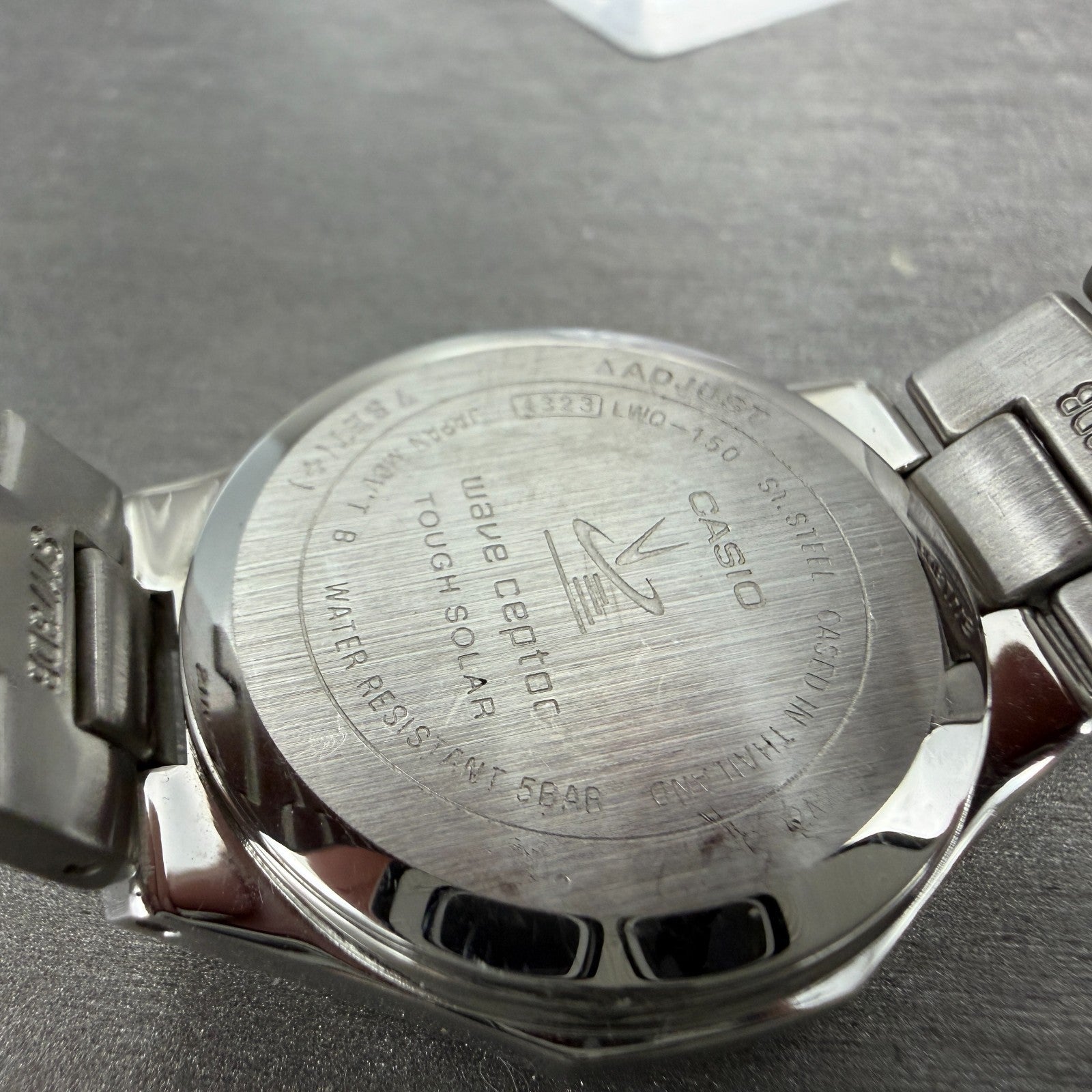 Casio Waveceptor Watch Women 30mm White Dial Silver Tone Round LWQ-150 Runs9