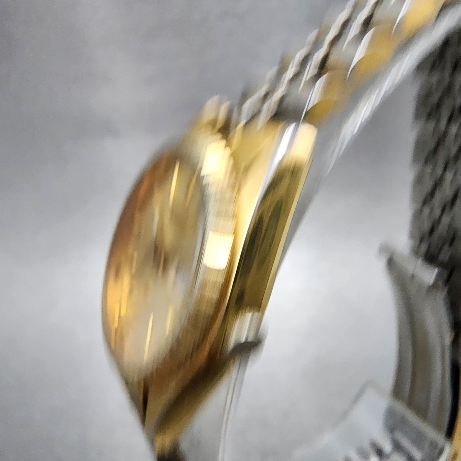 Seiko SQ Watch Women 24mm Gold Dial Gold Tone Daydate Round 3E230A60 NewBattery2