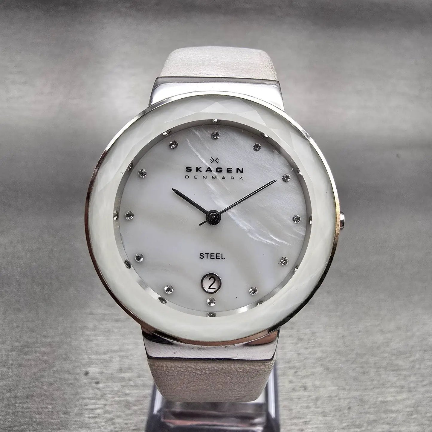 Skagen Watch Women 34mm MOP Dial Silver Tone Date Round SKW2036 New Battery0