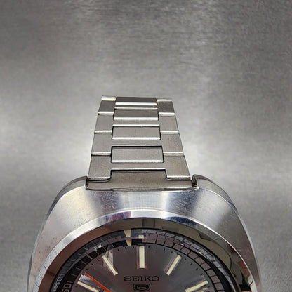 Seiko 5 Sports Watch Men 41mm Silver Dial Silver Tone Daydate Automatci Runs