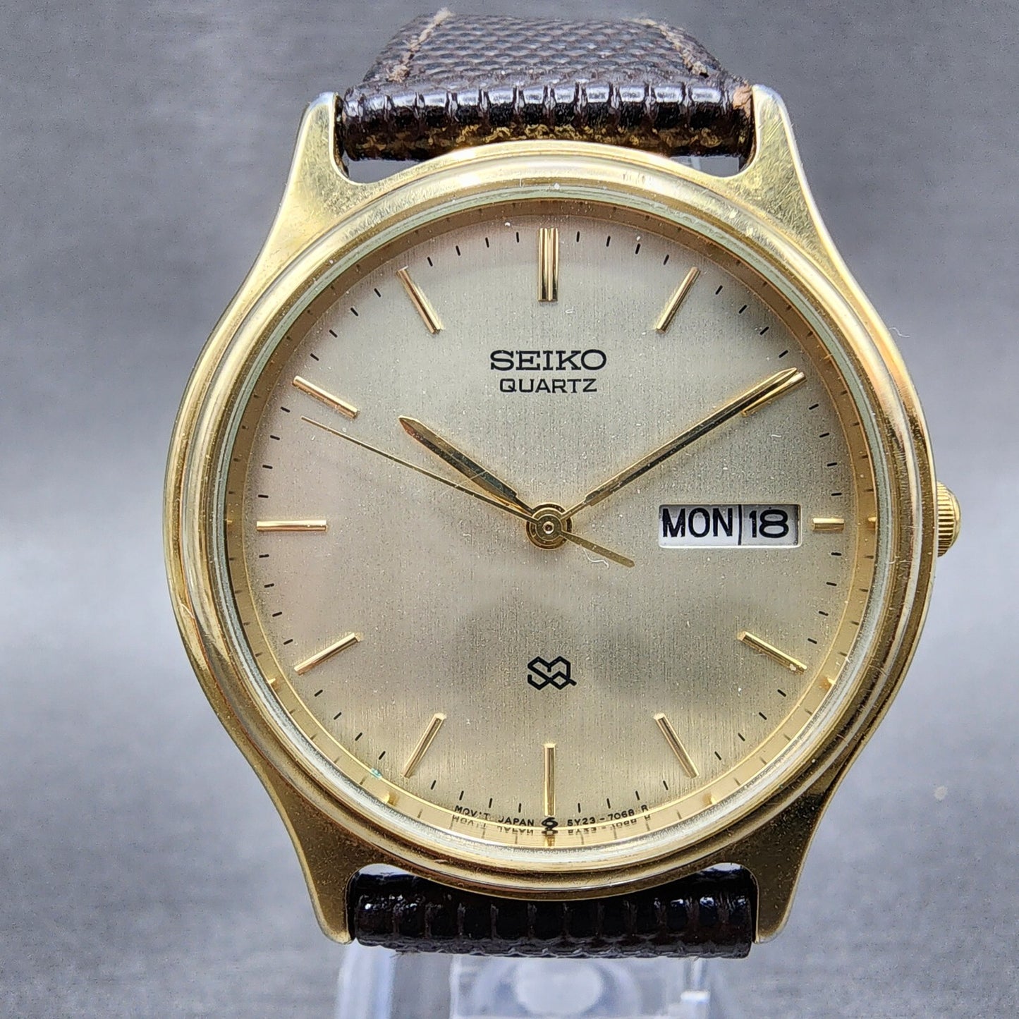 Seiko SQ Watch Men 34mm Champagne Dial Gold Tone Daydate 5Y237030 PARTS2