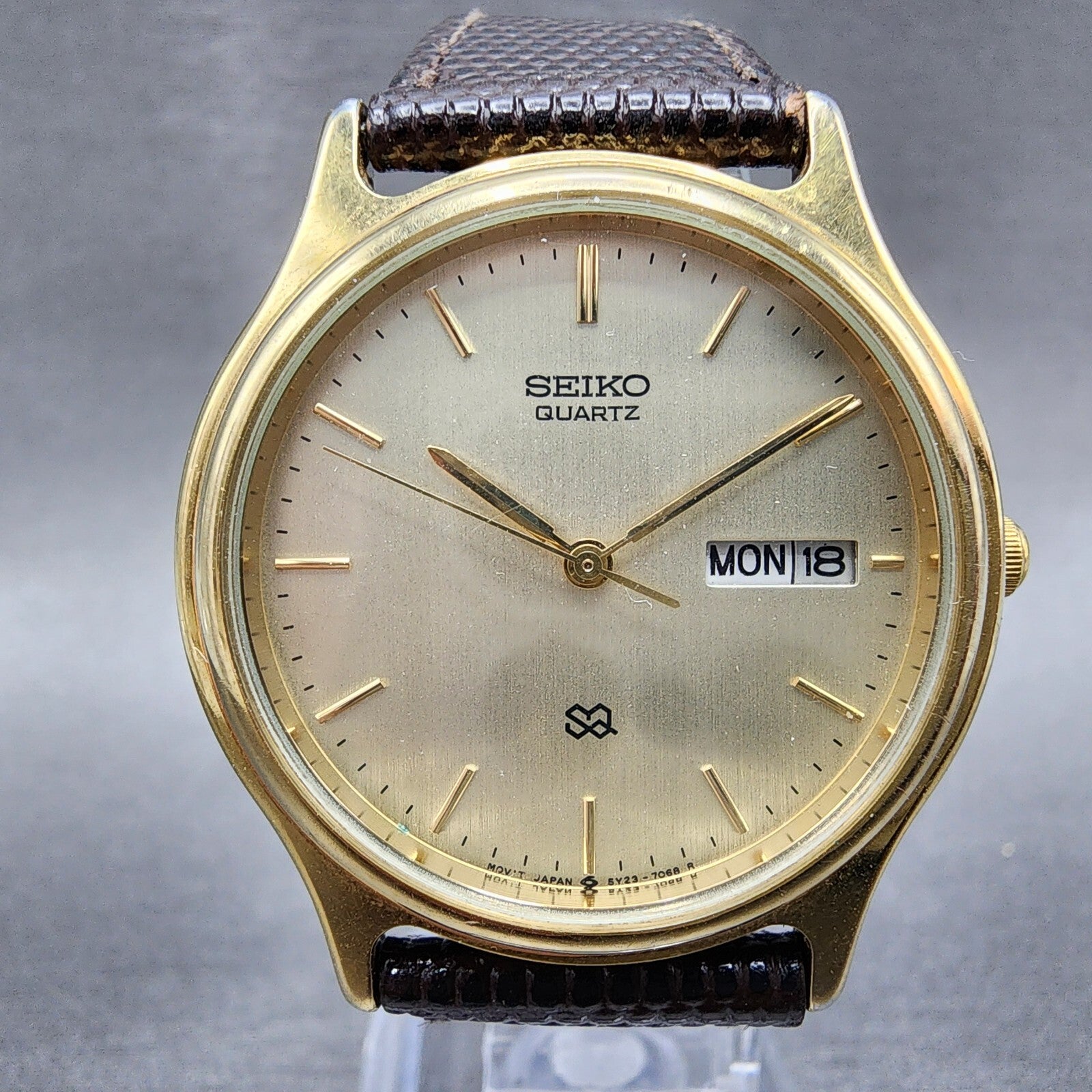 Seiko SQ Watch Men 34mm Champagne Dial Gold Tone Daydate 5Y237030 PARTS2