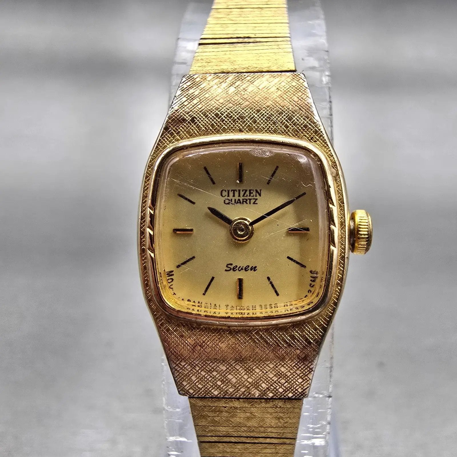 Citizen Watch Women 16mm Champagne Dial Gold Tone Oval 3220-949633 New Battery0