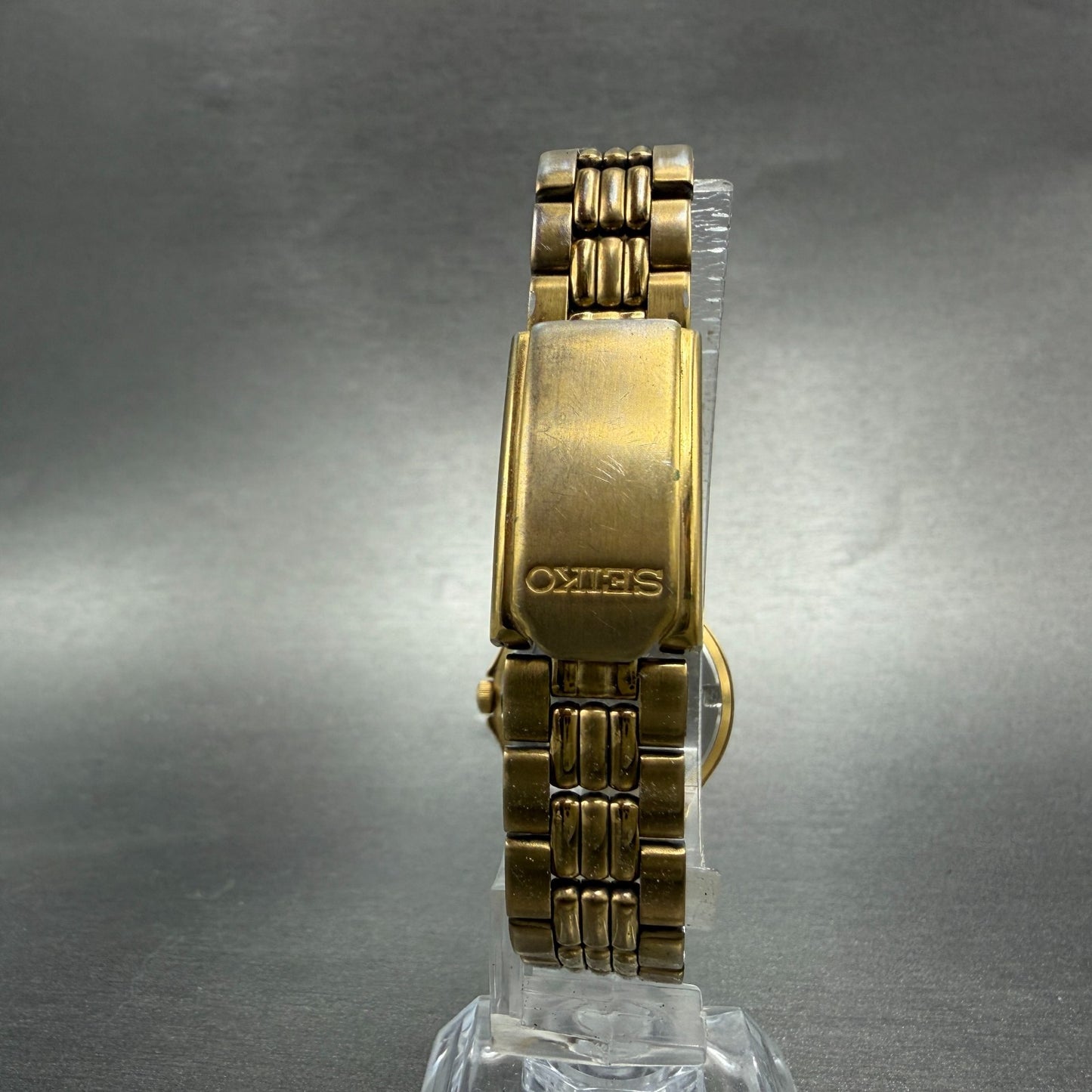 Seiko Sports 50 Watch Women 25mm Champagne Dial Gold Tone Date 7N82-0271 NewBatt7