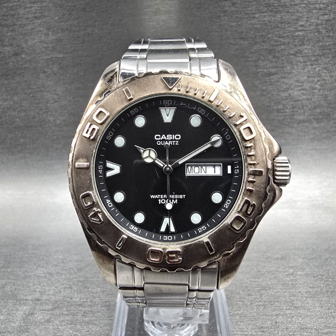 Casio Diver Watch Men 40mm Black Dial Silver Tone Daydate MTD-1017 New Battery0