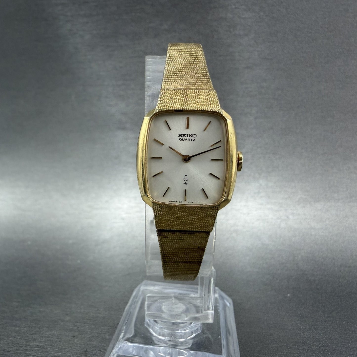Seiko Watch Women 20mm Silver Dial Gold Tone Rectangle 16-5320 New Battery5