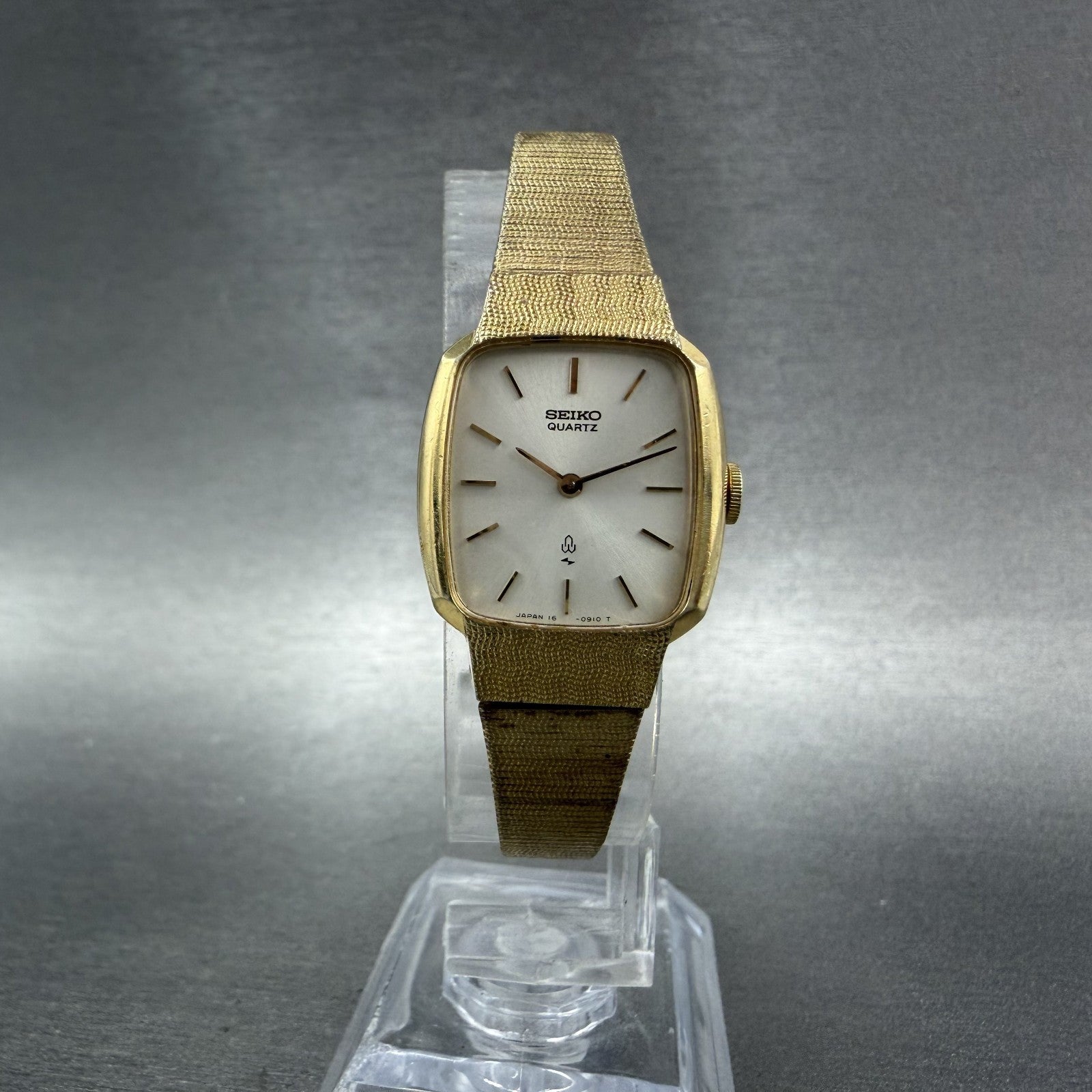 Seiko Watch Women 20mm Silver Dial Gold Tone Rectangle 16-5320 New Battery5
