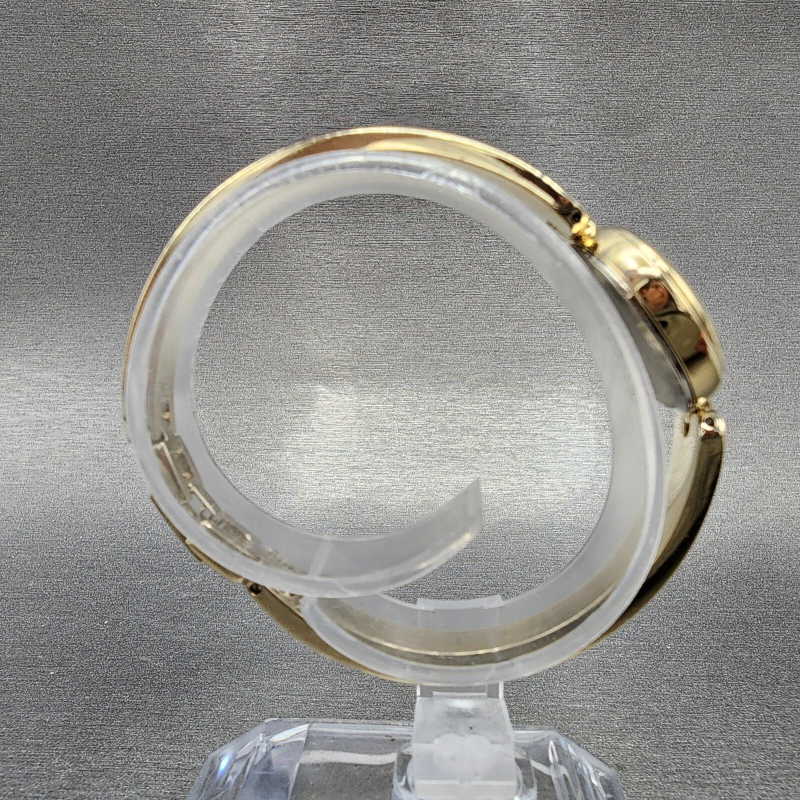 Alba Watch Women 20mm Champagne Dial Gold Tone Round Bangle V401019A New Batt8