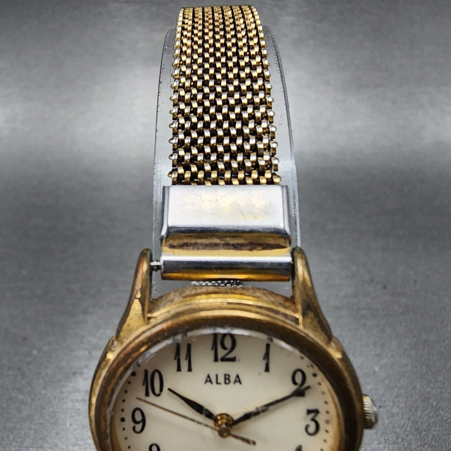 Seiko ALBA Watch Women 26mm Cream Dial Gold Tone Round V501-0ET0 New Battery