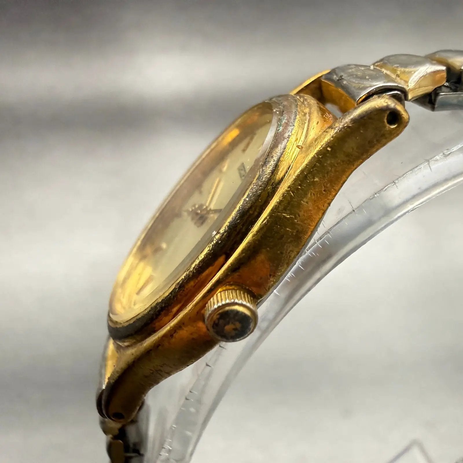 Seiko Watch Women 20mm Champagne Dial Gold Tone Oval 4N01-5060 New Battery VTG2