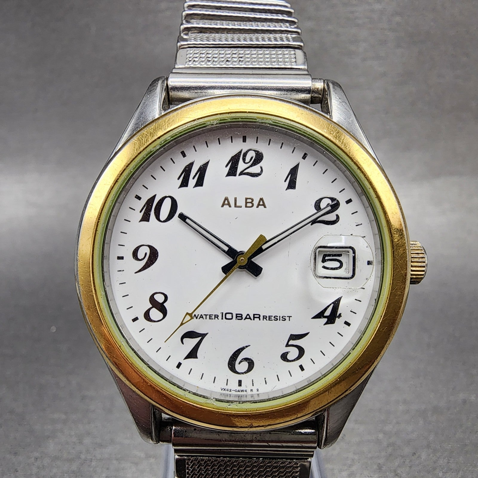 Seiko ALBA Watch Men 37mm White Dial Two Tone Date Round VX420AH0 New Battery0