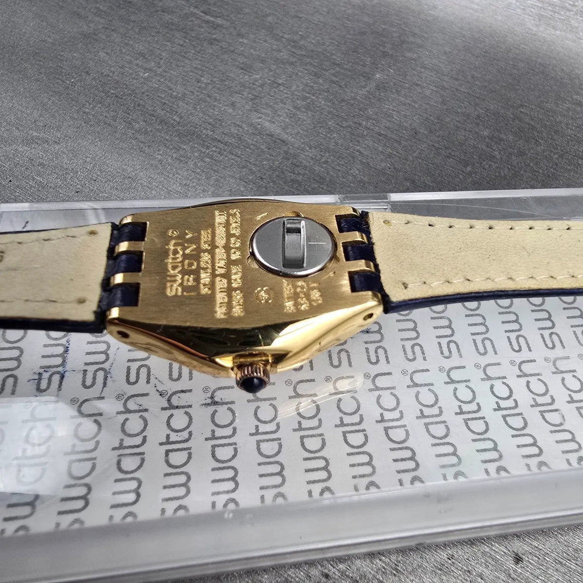 Swatch Irony Jenaye Watch Women 24mm Blue Dial Gold Tone Round YSG105C New Batt14