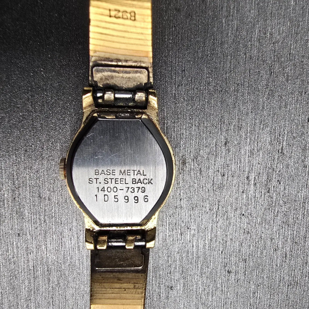 Seiko Watch Women 17mm Gold Dial Gold Tone Oval 1400-7379 New Battery Vintage JP10