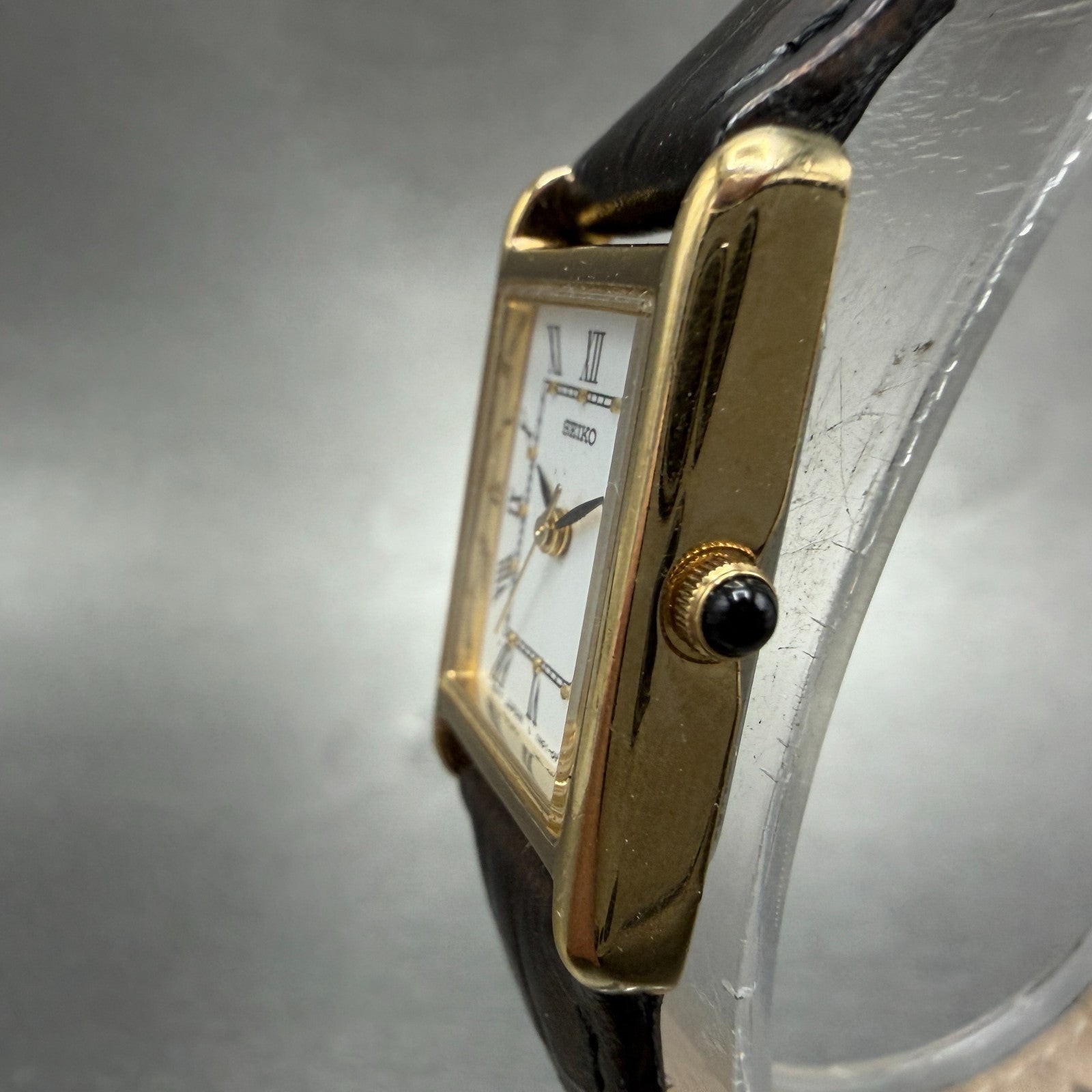 Seiko Tank Watch Women 18mm White Dial Gold Tone Rectangle 1N01-0LK0 New Battery2