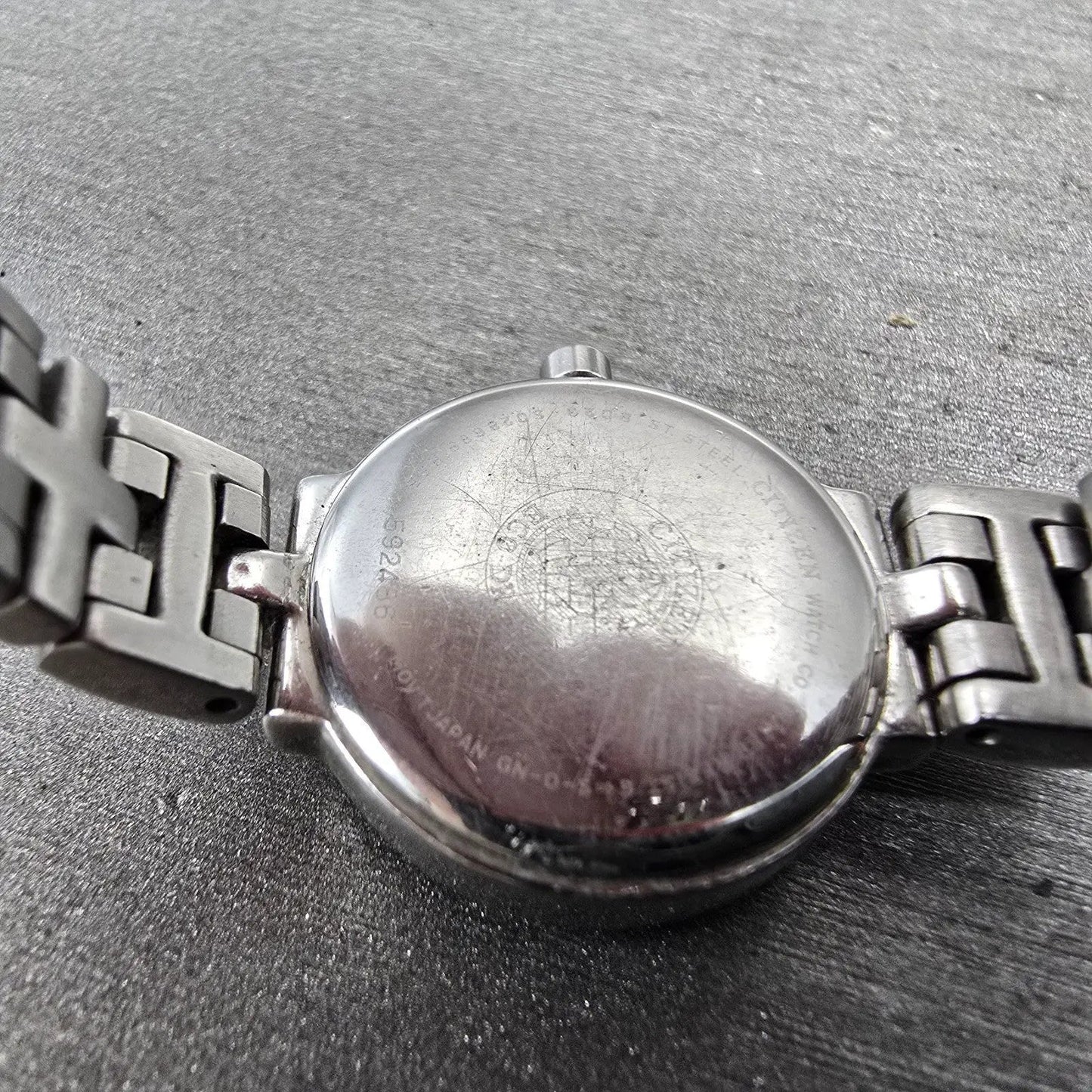 Citizen Watch Women 21mm White Dial Silver Tone Round B023-S028698 Runs Crystals10