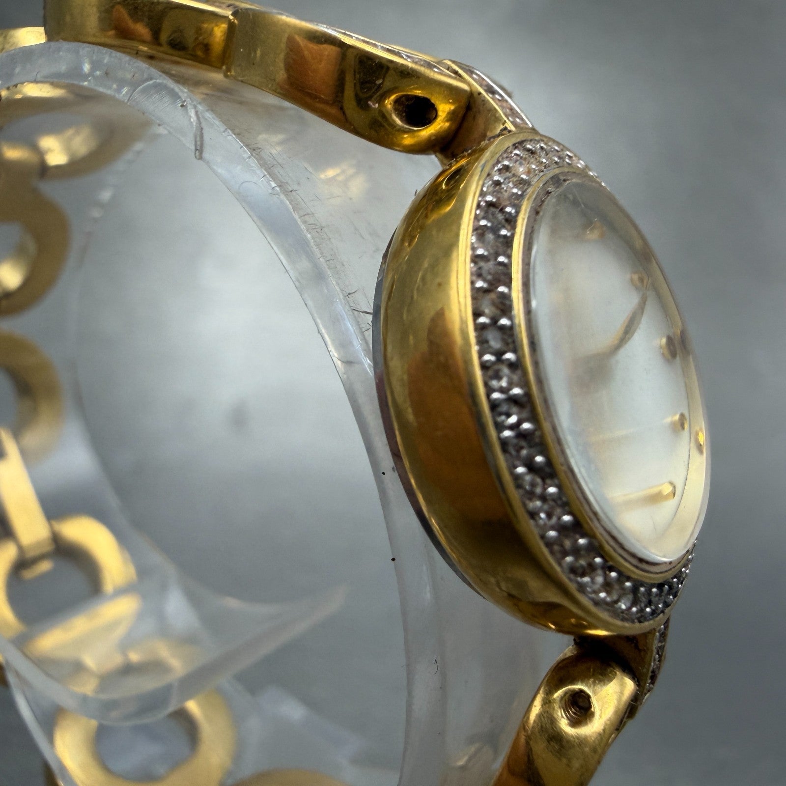 Bulova Watch Women 22mm MOP Dial Gold Tone Round 98V26 New Battery Vintage3