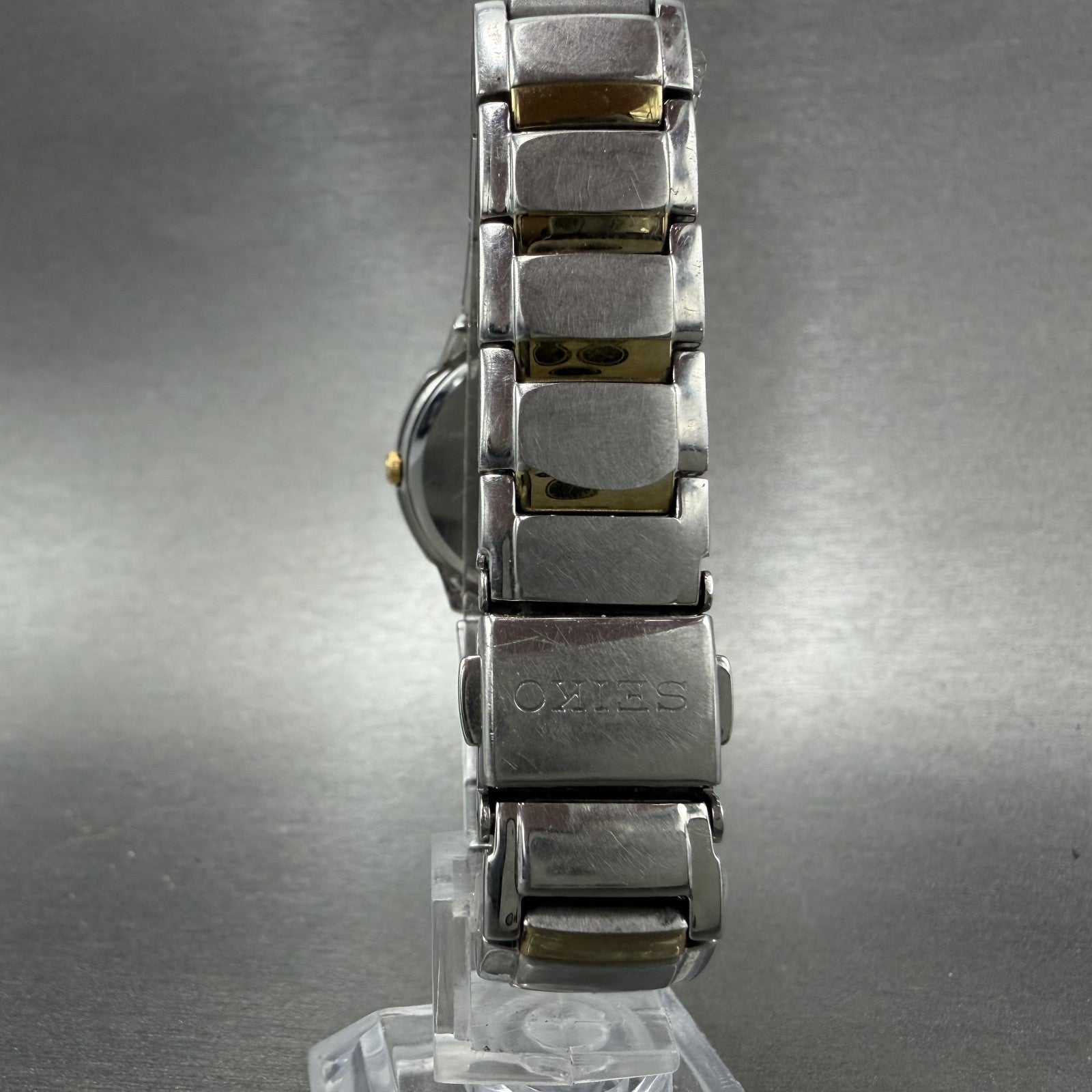 Seiko Watch Women 27mm White Dial Two Tone Round 7N00-0AD0 New Battery7