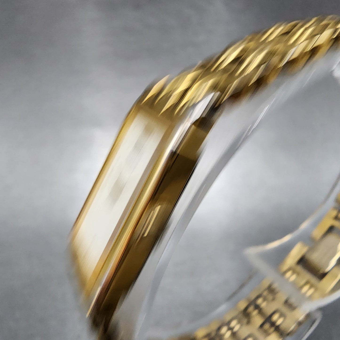 Seiko Tank Watch Women 13mm White Dial Gold Tone 2e206530 New Battery2