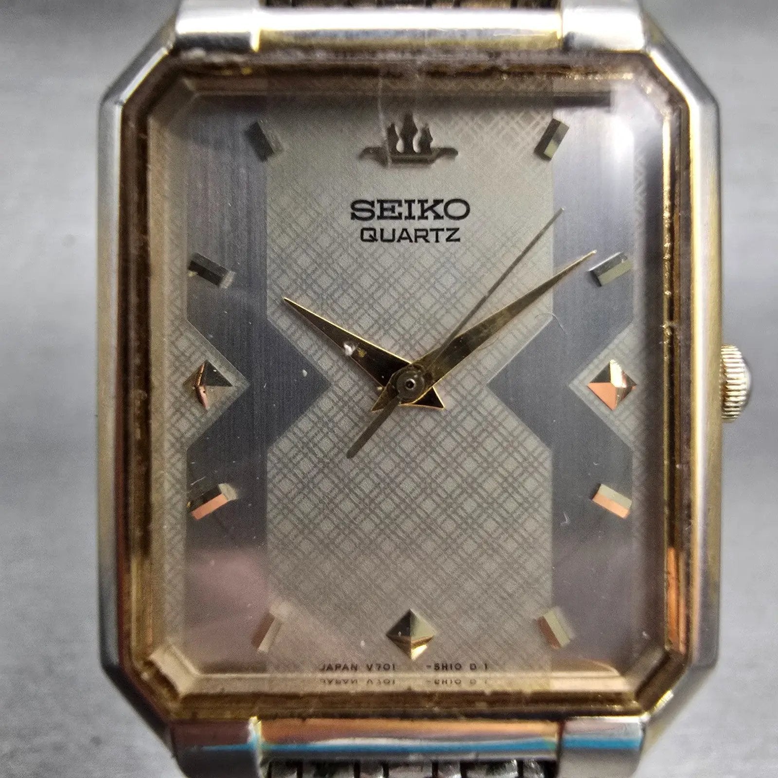 Seiko Watch Men 27mm Silver Dial Two Tone Rectangle V701-5J40 New Battery VTG1