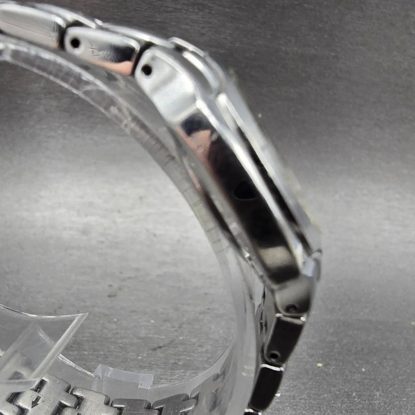 Citizen Eco-Drive Watch Women 25mm Gray Dial Silver Tone Date E011-S049601 RunsK6