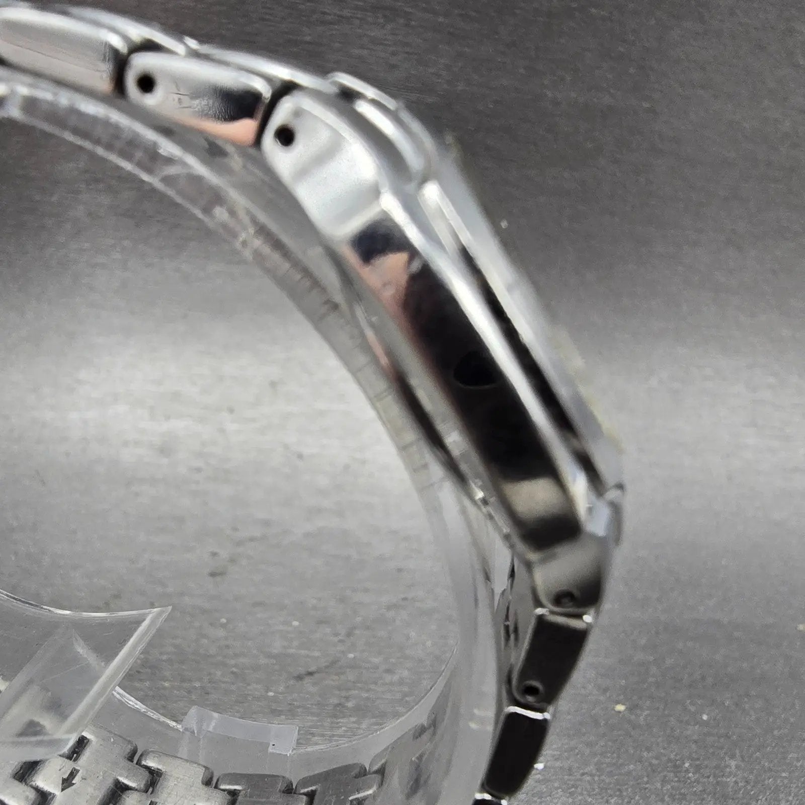 Citizen Eco-Drive Watch Women 25mm Gray Dial Silver Tone Date E011-S049601 RunsK6