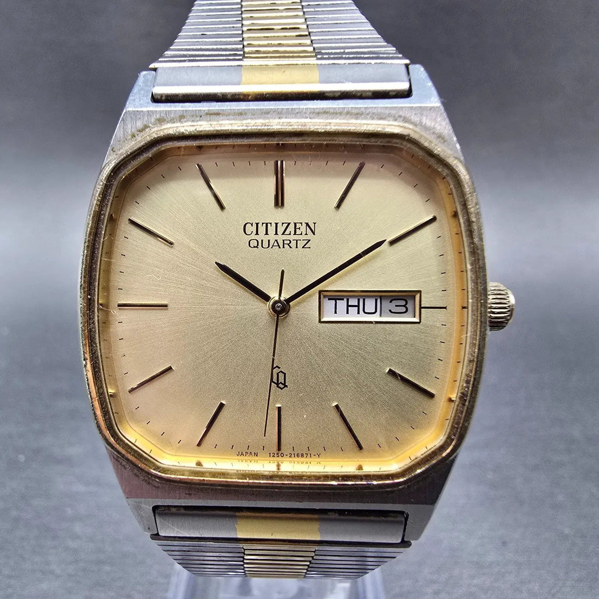 Citizen CQ Watch Men 33mm Gold Dial Two Tone Daydate Rectangle 1250-214609 PARTS0