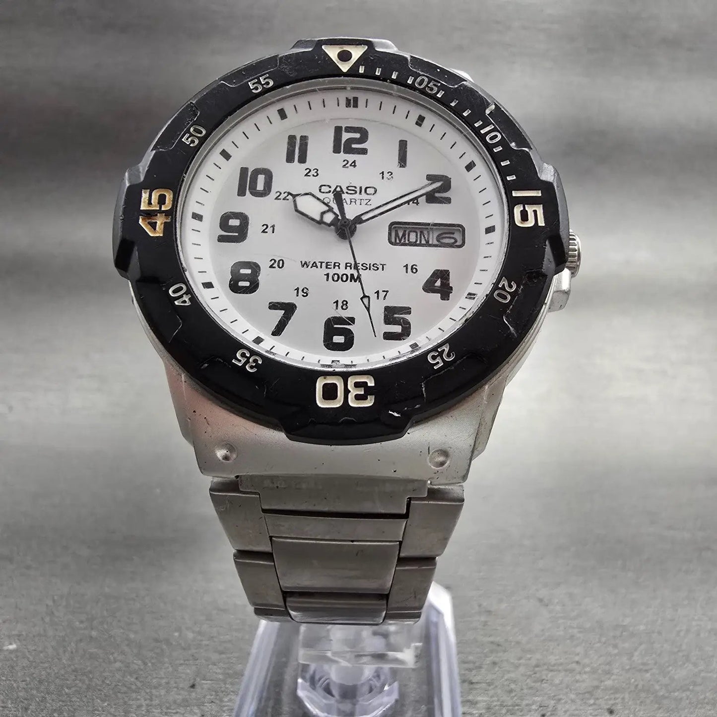 Casio Dive Watch Men 43mm White Dial Two Tone Daydate Round MRW-200H New Battery5