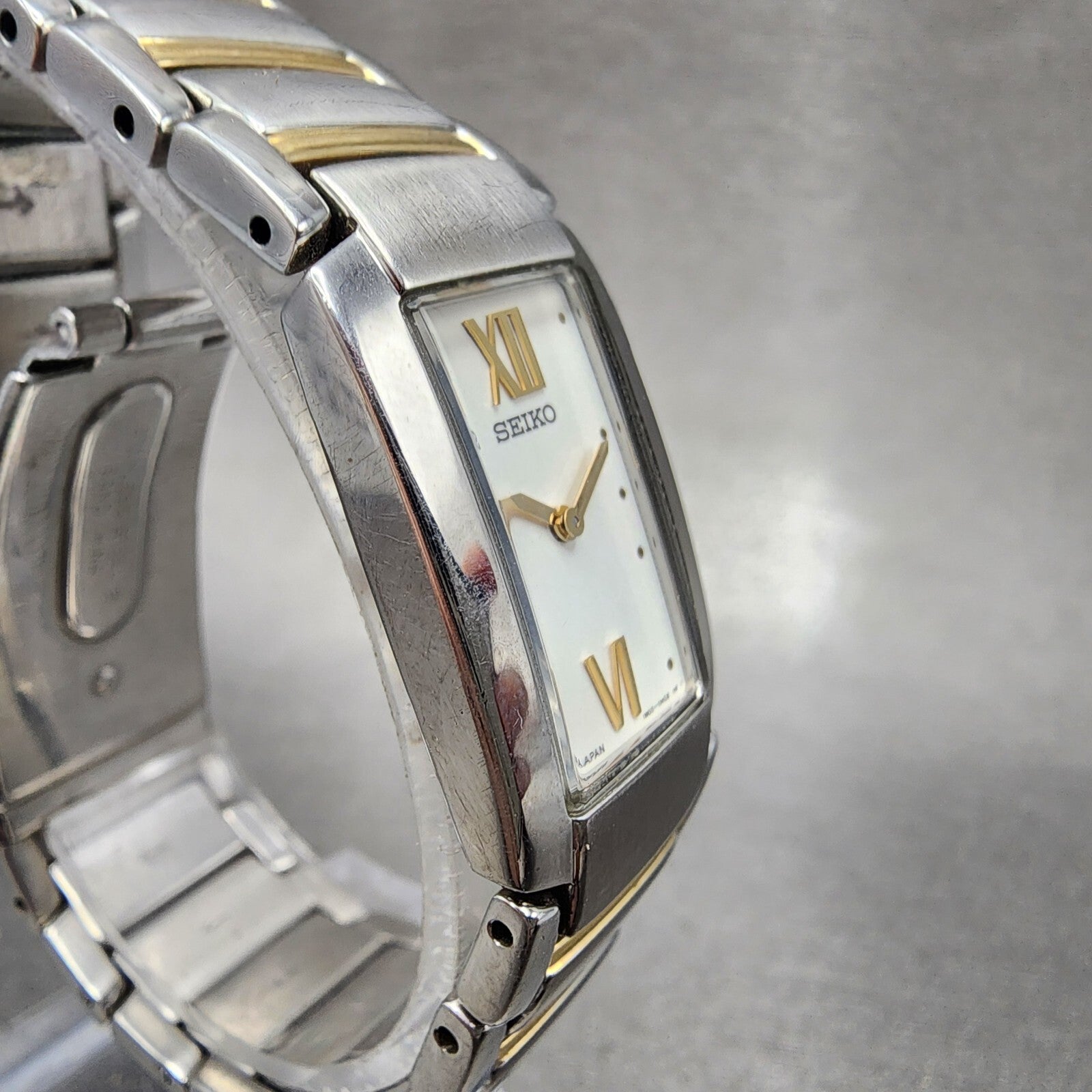Seiko Tank Watch Women 18mm White Dial Toe Tone Rectangle 1n000ez0 New Battery3