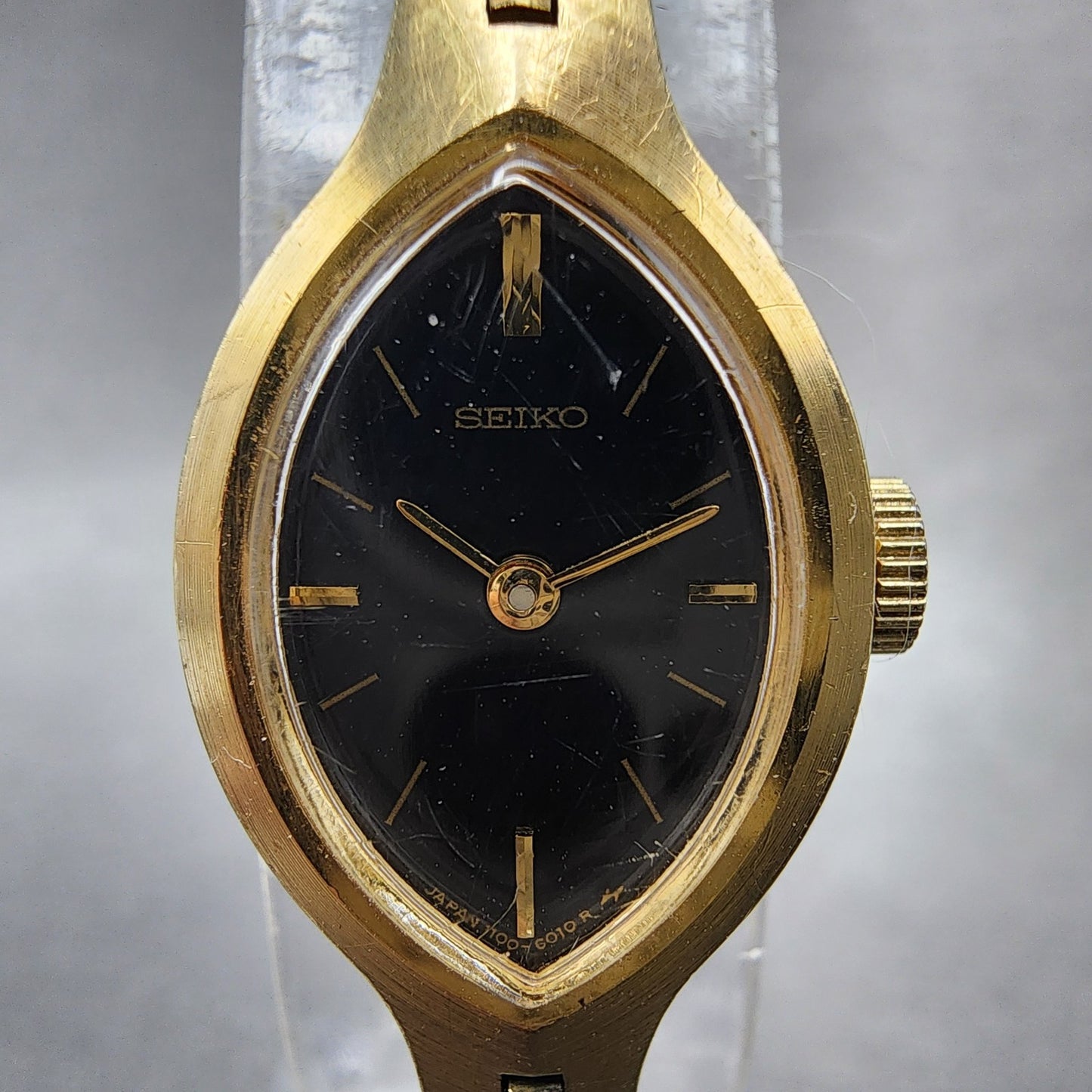 Seiko Watch Women 16mm Black Dial Gold Tone Oval Manual 11005569 Runs1