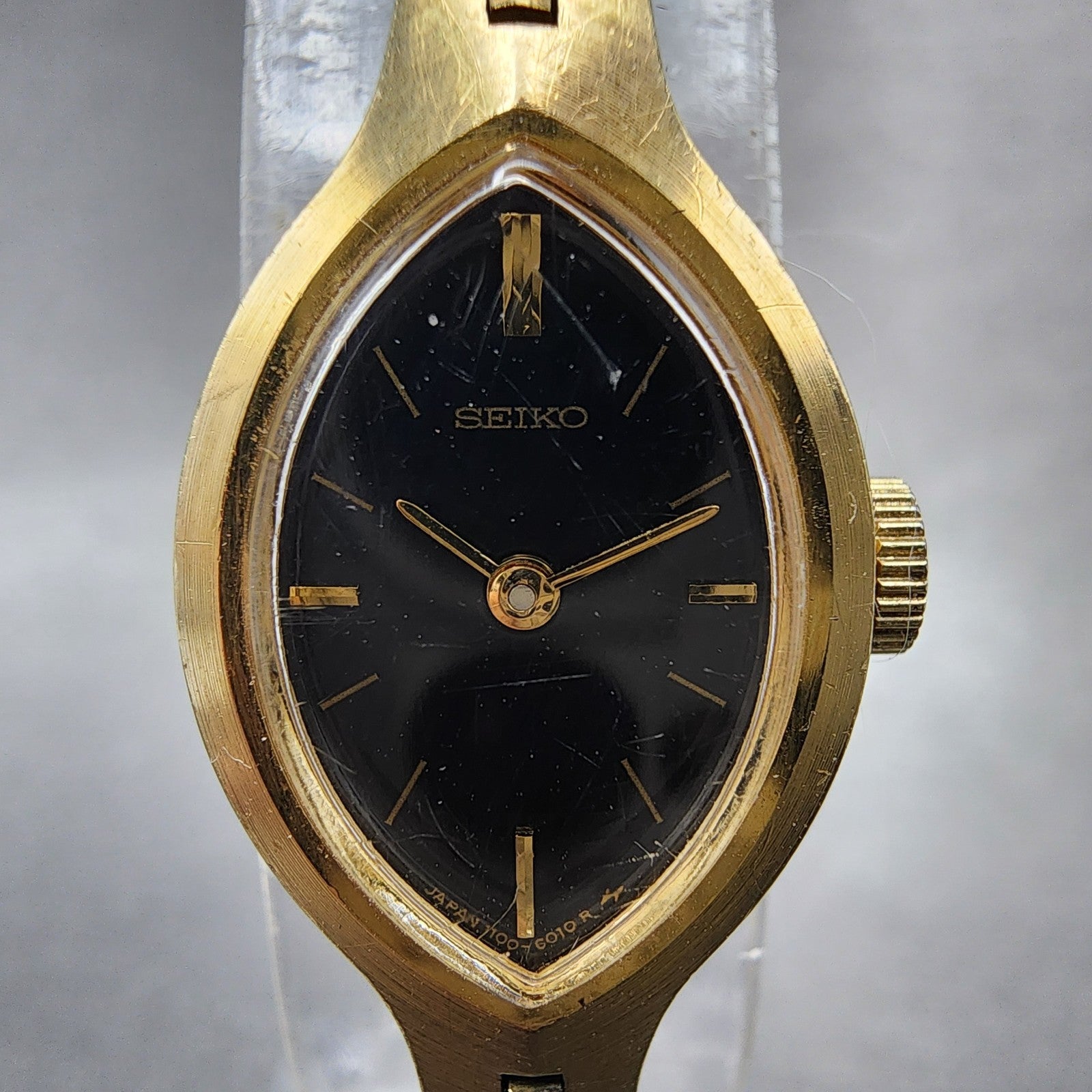 Seiko Watch Women 16mm Black Dial Gold Tone Oval Manual 11005569 Runs1