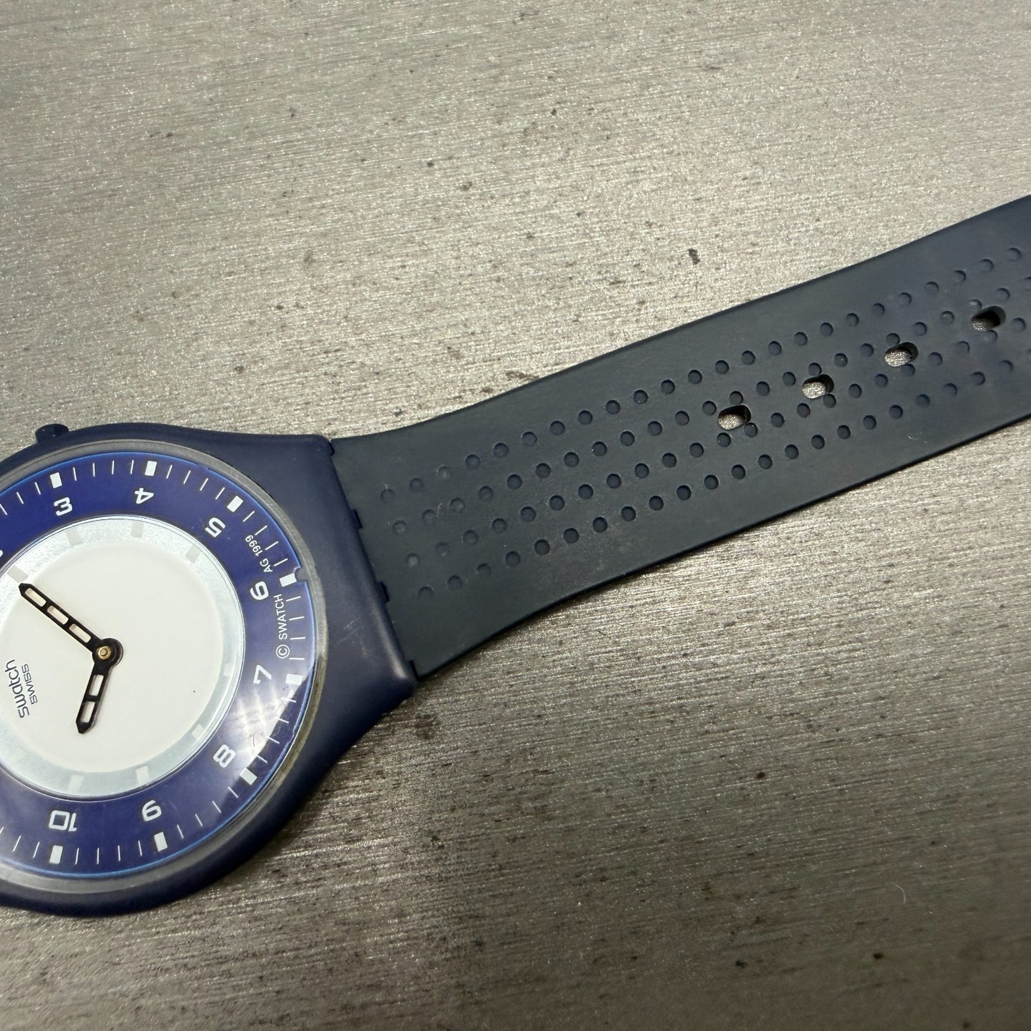 Swatch Skin Monoblue Watch Men 34mm White Dial Blue Tone Round SFN100 New Batt8
