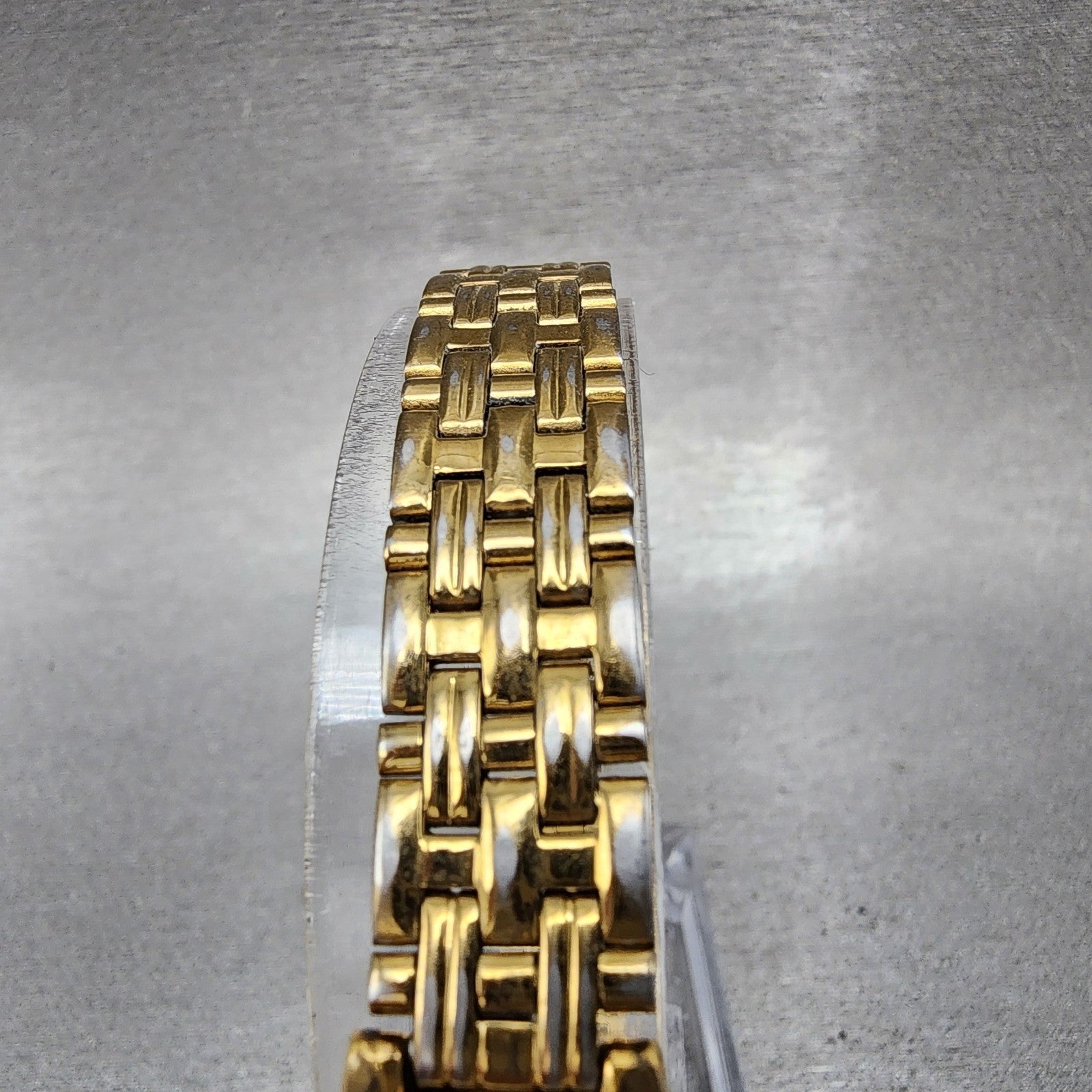 Seiko Tank Watch Women 13mm Champagne Dial Gold Tone 2e207021 New Battery4