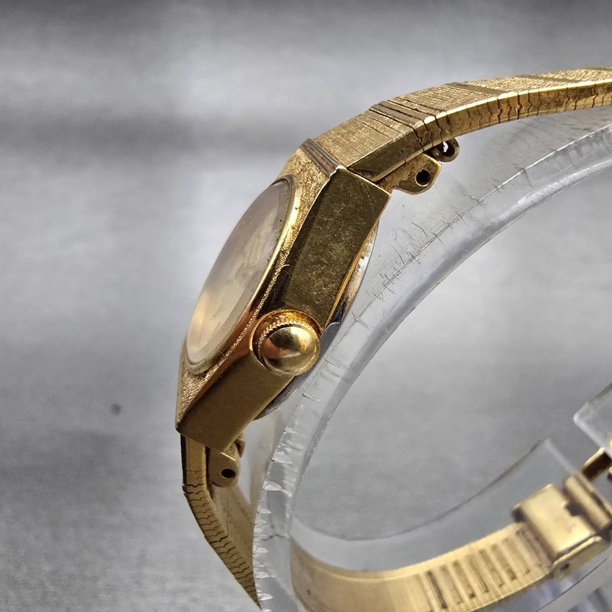 Seiko Watch Women 17mm Champagne Dial Gold Tone Oval 5420-0129 New Battery VTG2