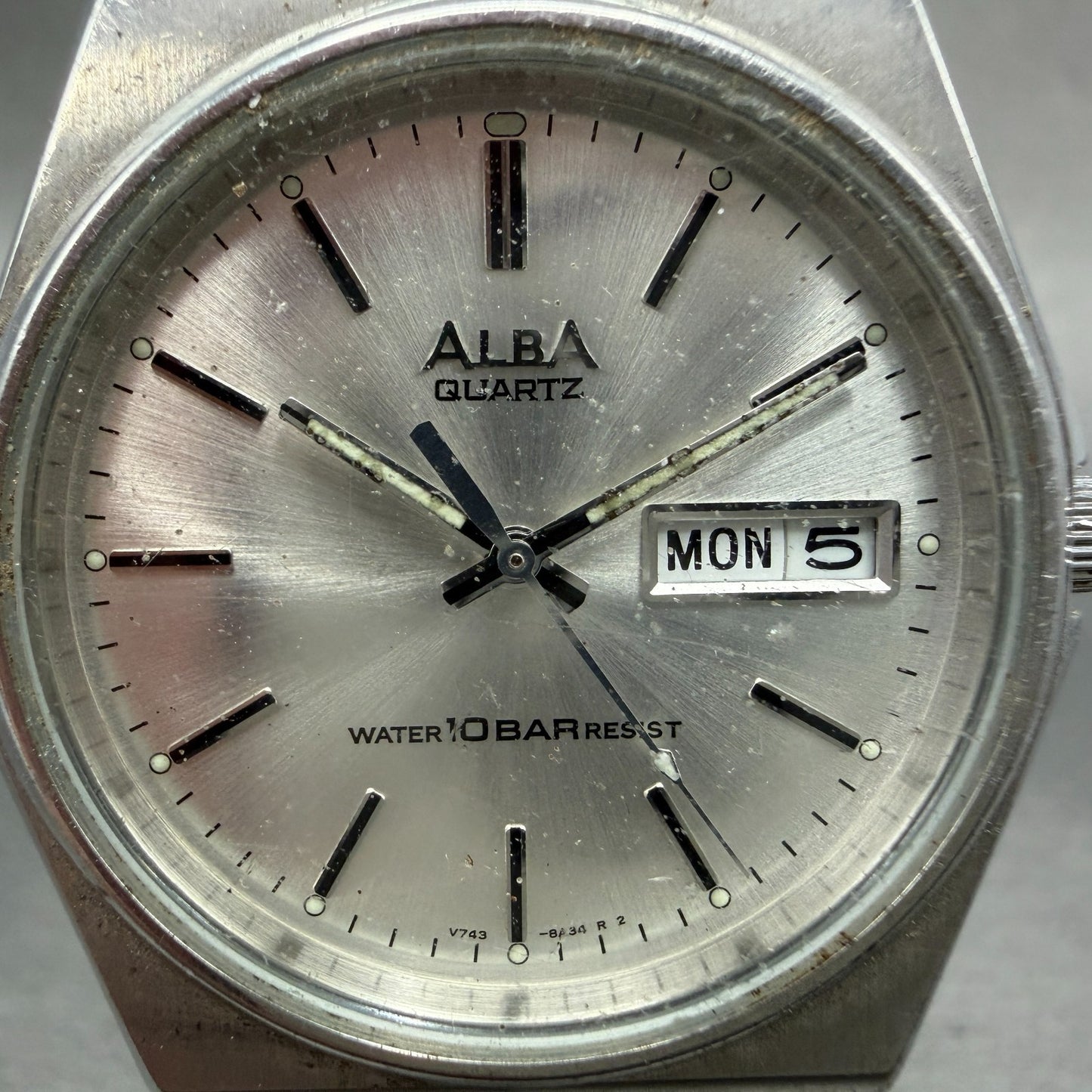 Seiko ALBA Watch Men 35mm Silver Dial Silver Tone Daydate V743-8A10 New Battery91