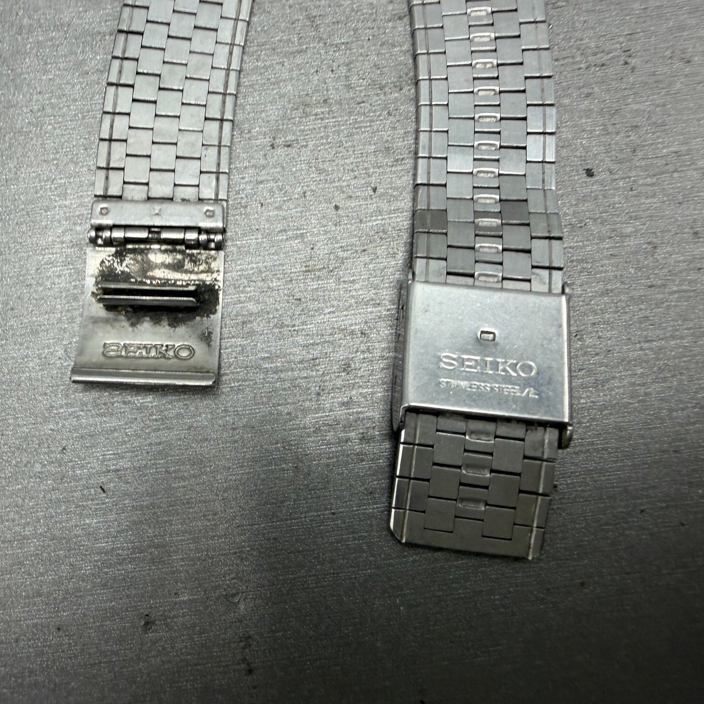 Seiko watch Men 33mm White Textured Dial Silver Tone Date 08425010 New Battery317