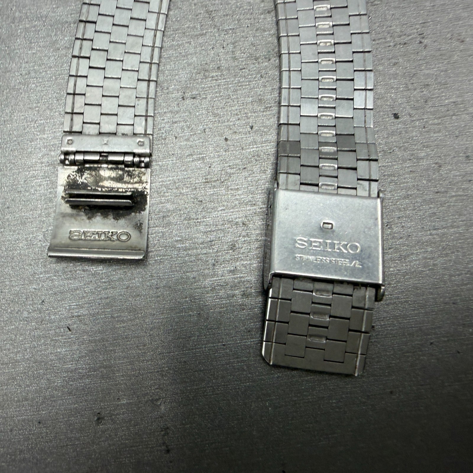 Seiko watch Men 33mm White Textured Dial Silver Tone Date 08425010 New Battery317
