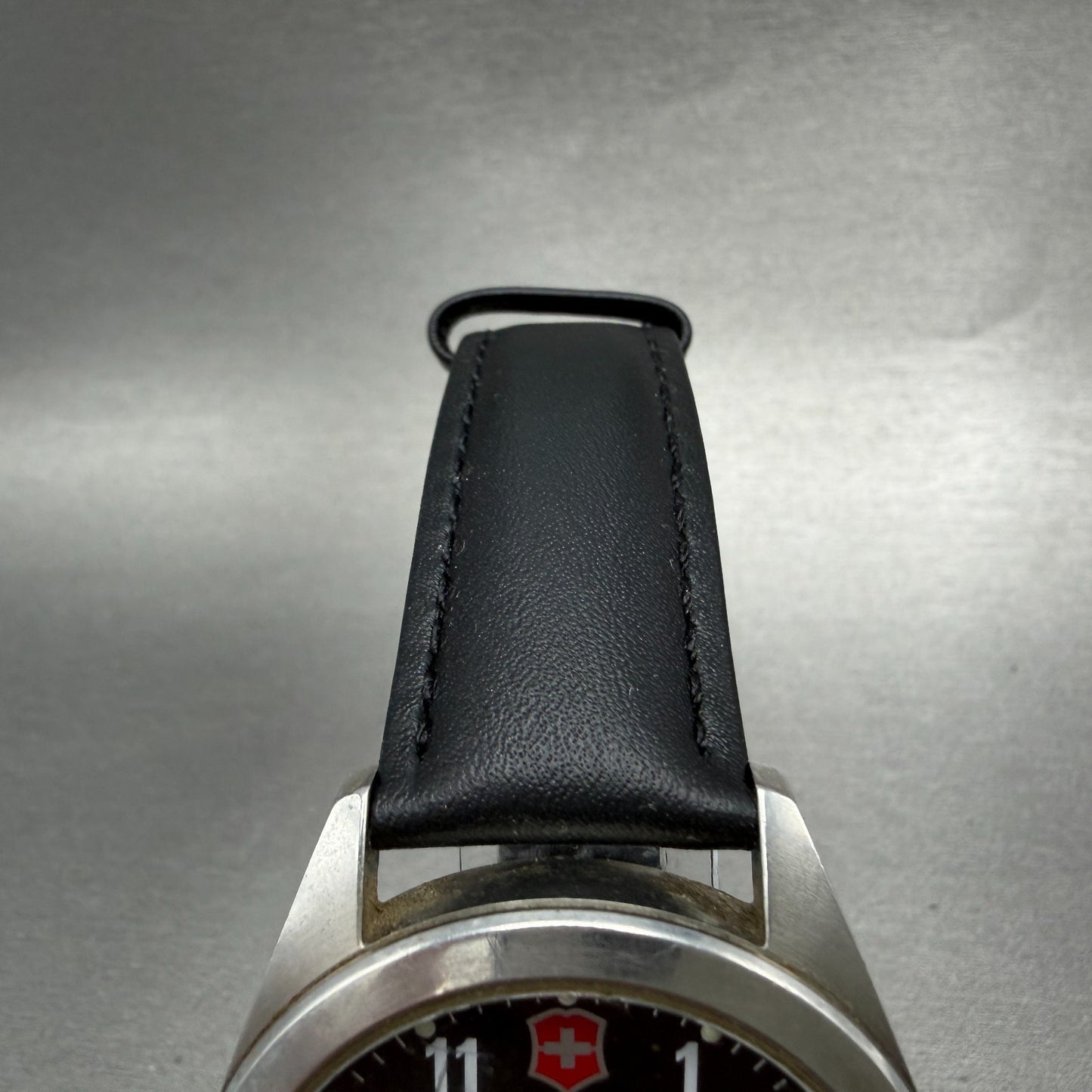 Victorinox Swiss Army Field Watch Men 40mm Black Dial Steel Date Round New battA4