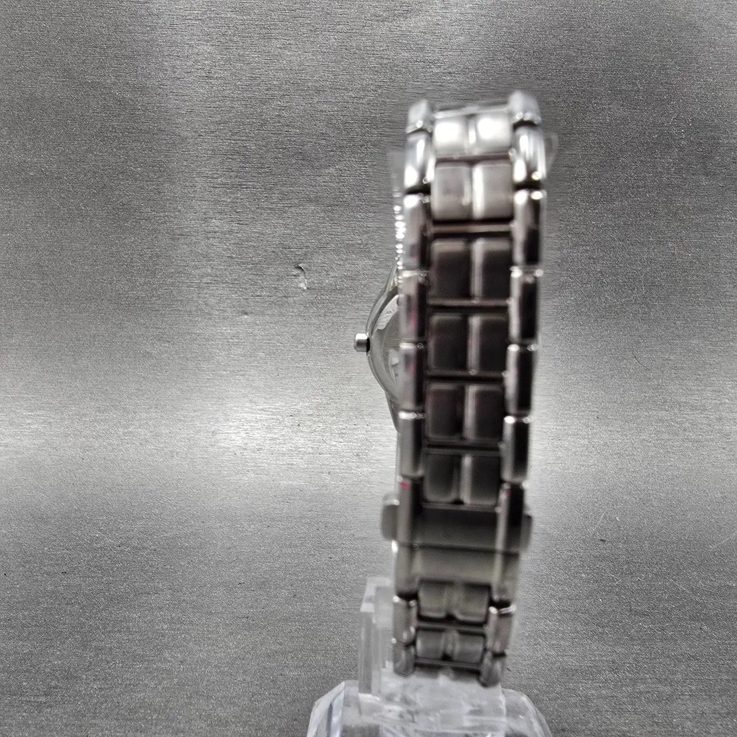 Citizen Eco-Drive Watch Women 25mm Black Dial Silver Tone Date E011-S058503 Runs7