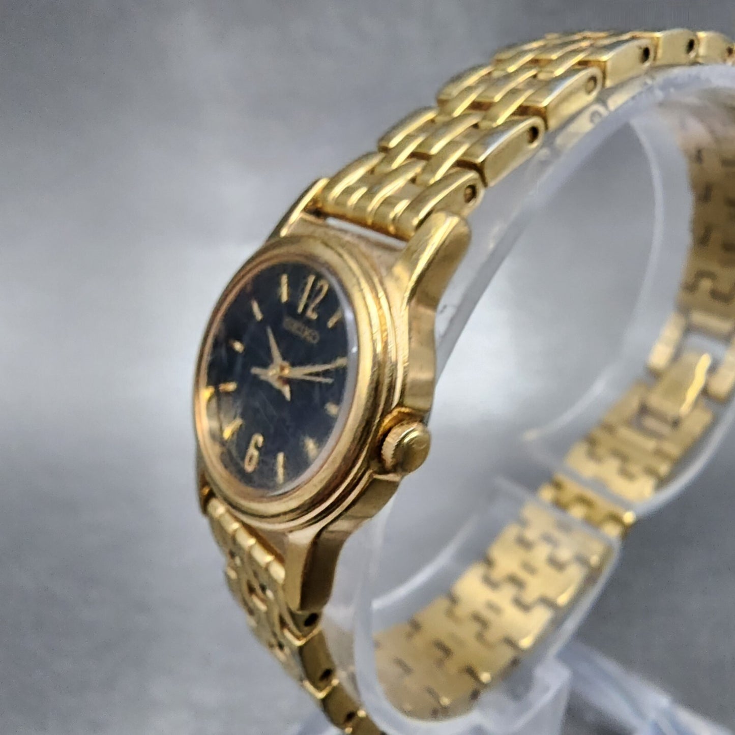 VTG Seiko Watch Women 19mm Black Dial Gold Tone Round 1N010GD0 New Battery2
