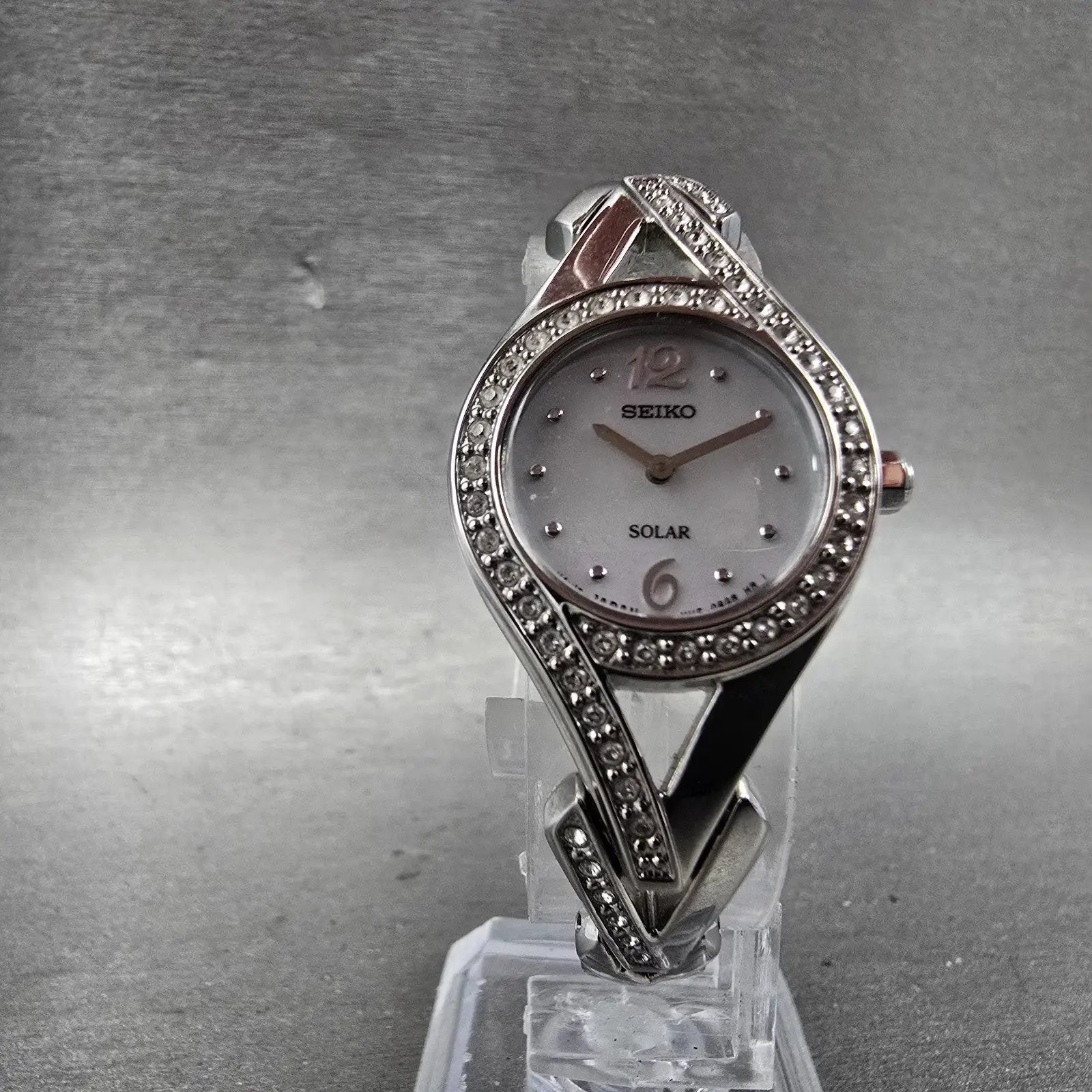 Seiko Solar Watch Women 23mm MOP Dial Silver Tone Round V115-0AP0 Runs6