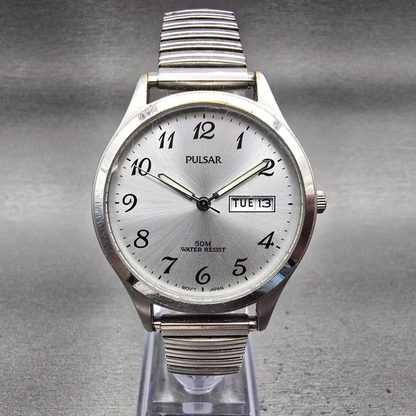Seiko Pulsar Watch Men 37mm Silver Dial Silver Tone Daydate VX43-X077 New Batt0
