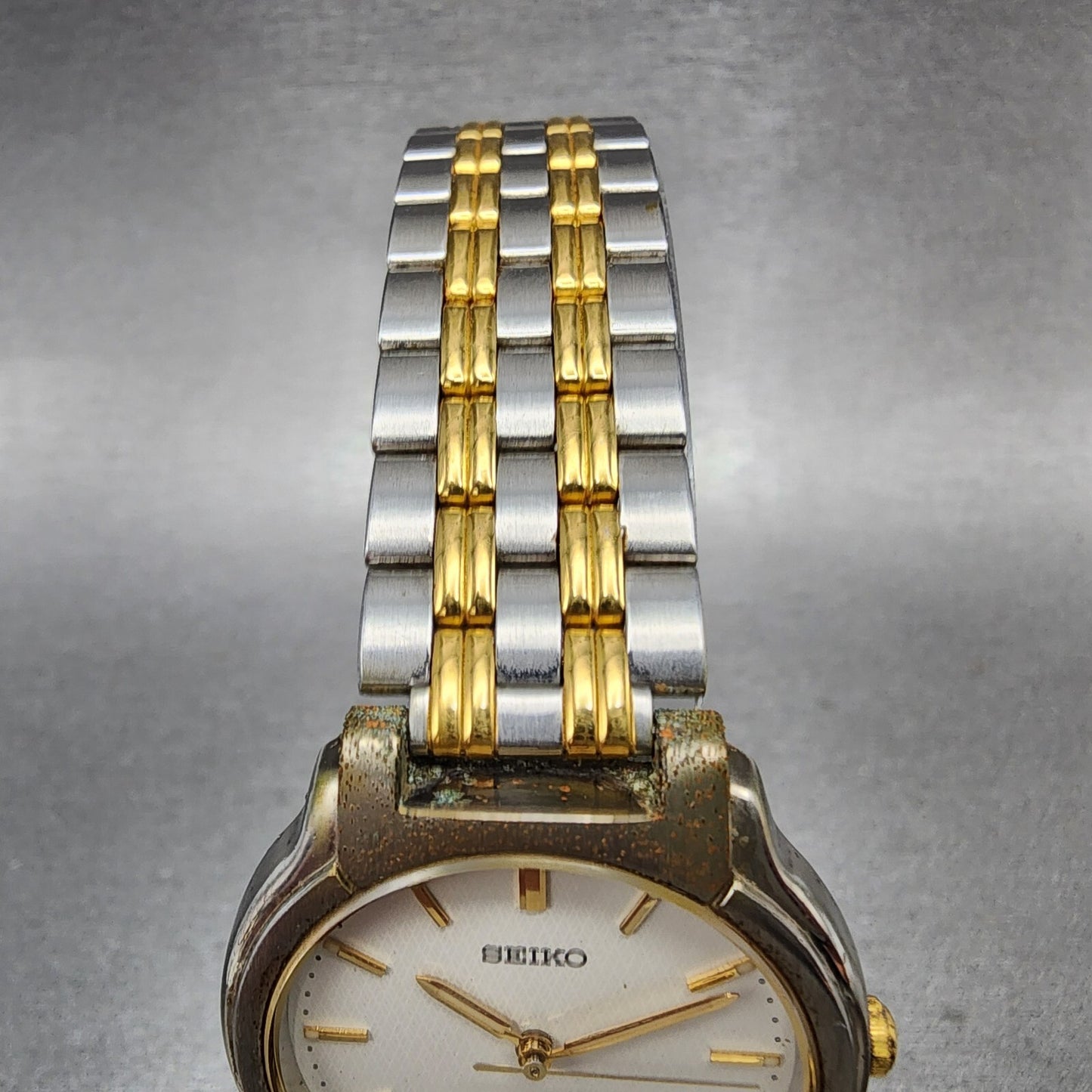 Seiko Watch Men 32mm White Dial Two Tone Round v701-2b50 New Battery