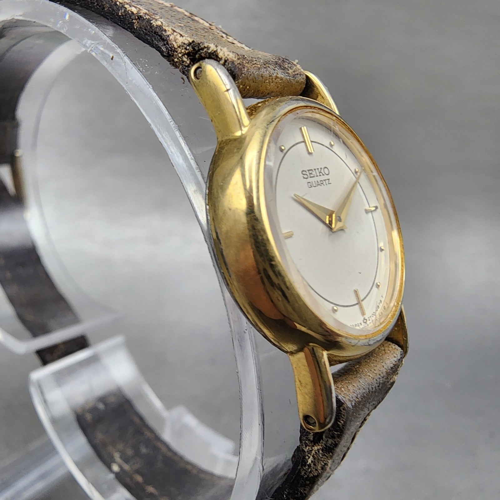 Seiko Watch Women 20mm White Dial Gold Tone Round 2Y000A10 New Battery4