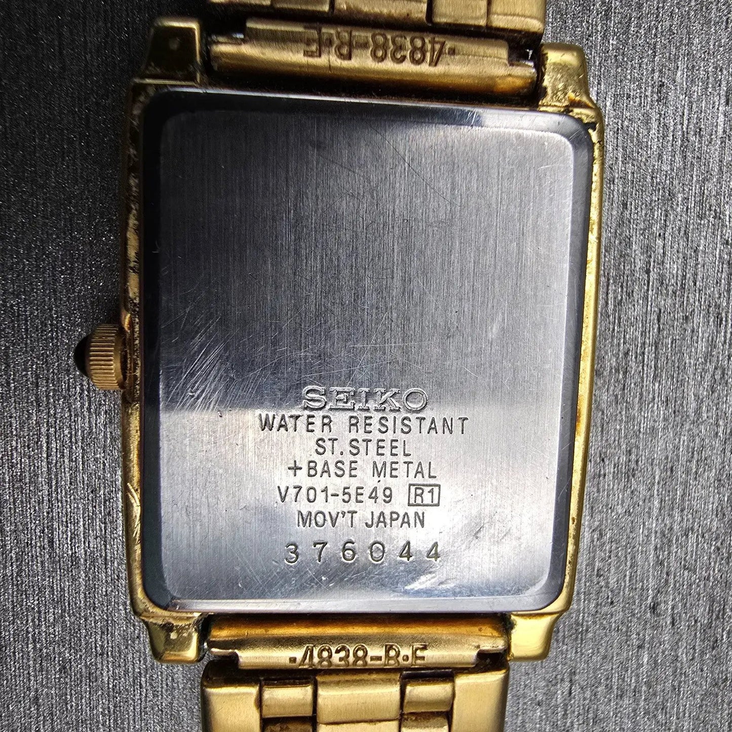 Seiko Tank Watch Men 25mm Gold Tone Gold Dial Rectangle V701-5E49 New Battery10