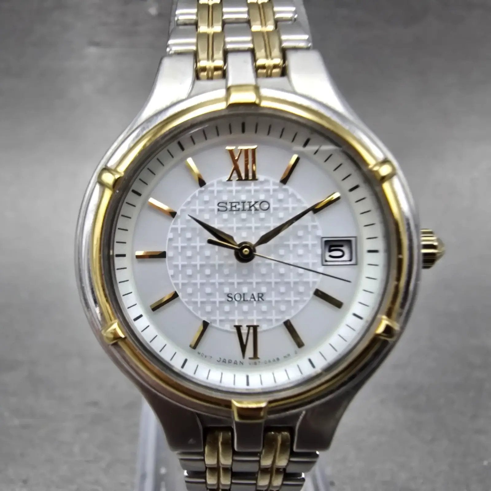 Seiko Solar Watch Women 28mm White Dial Two Tone Date Round V187-0AA0 Runs0